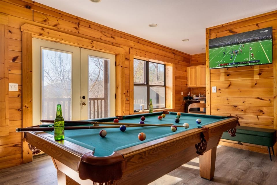 Billiard, Game Room