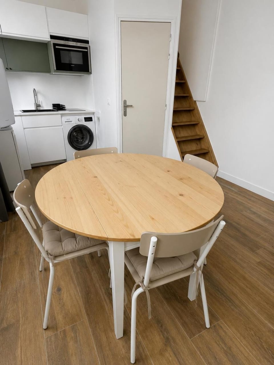 Kitchen or kitchenette, Dining area, dishwasher, stove, washing machine