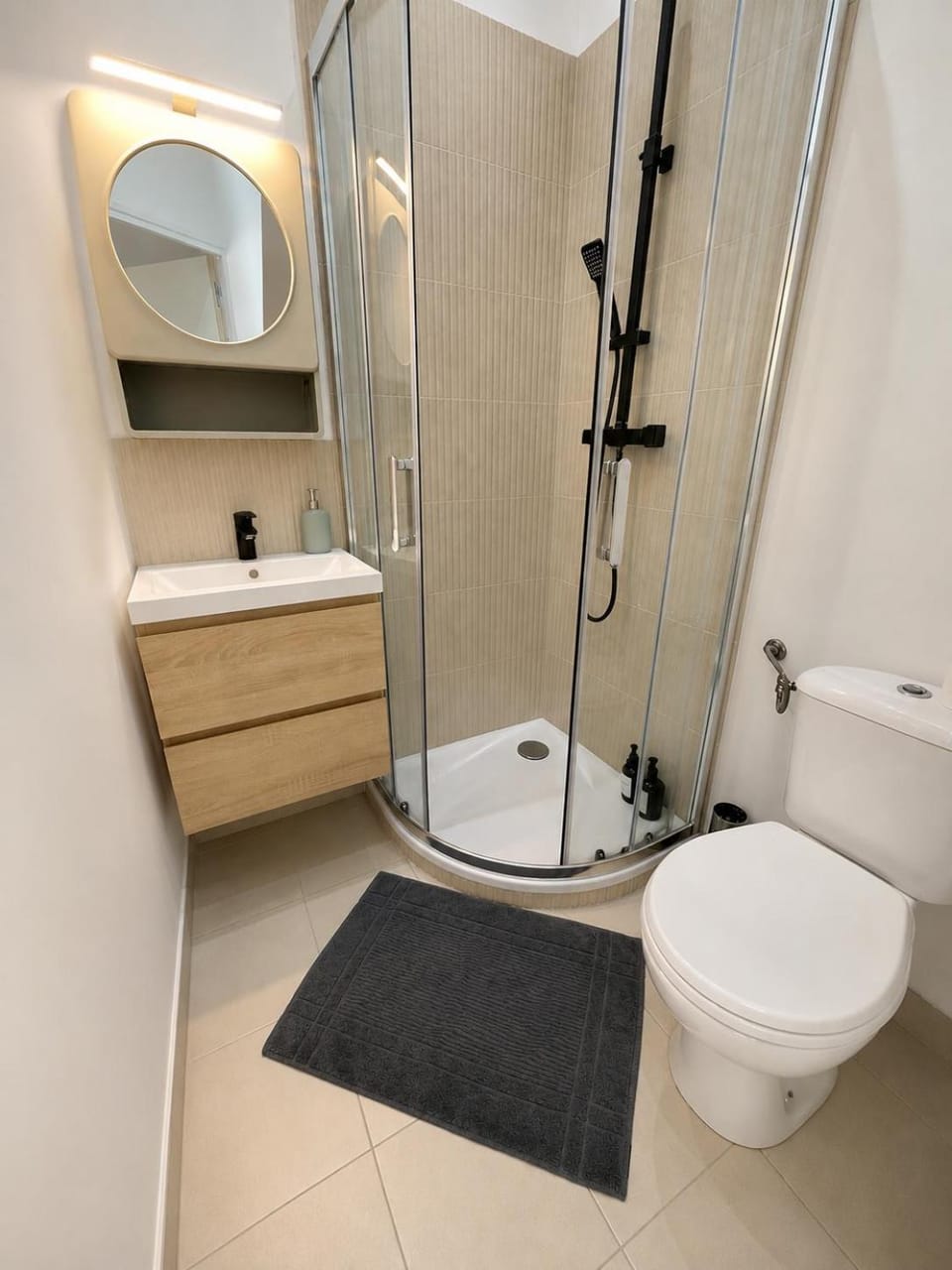 Shower, Toilet