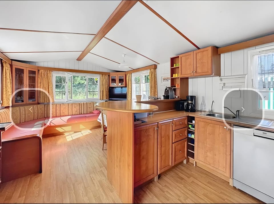 Kitchen or kitchenette, Living room