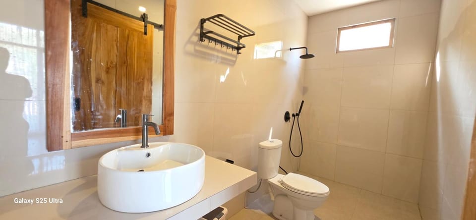 Shower, Toilet, Bathroom, bidet, towels