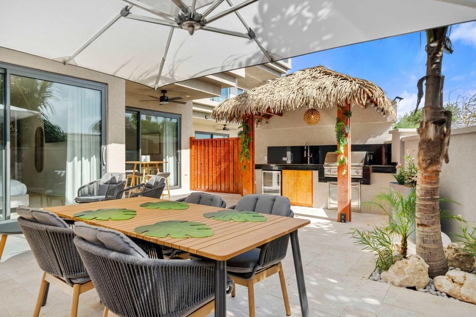 Tropical Chic 2BR Garden Patio BBQ & Palapa House in Noord