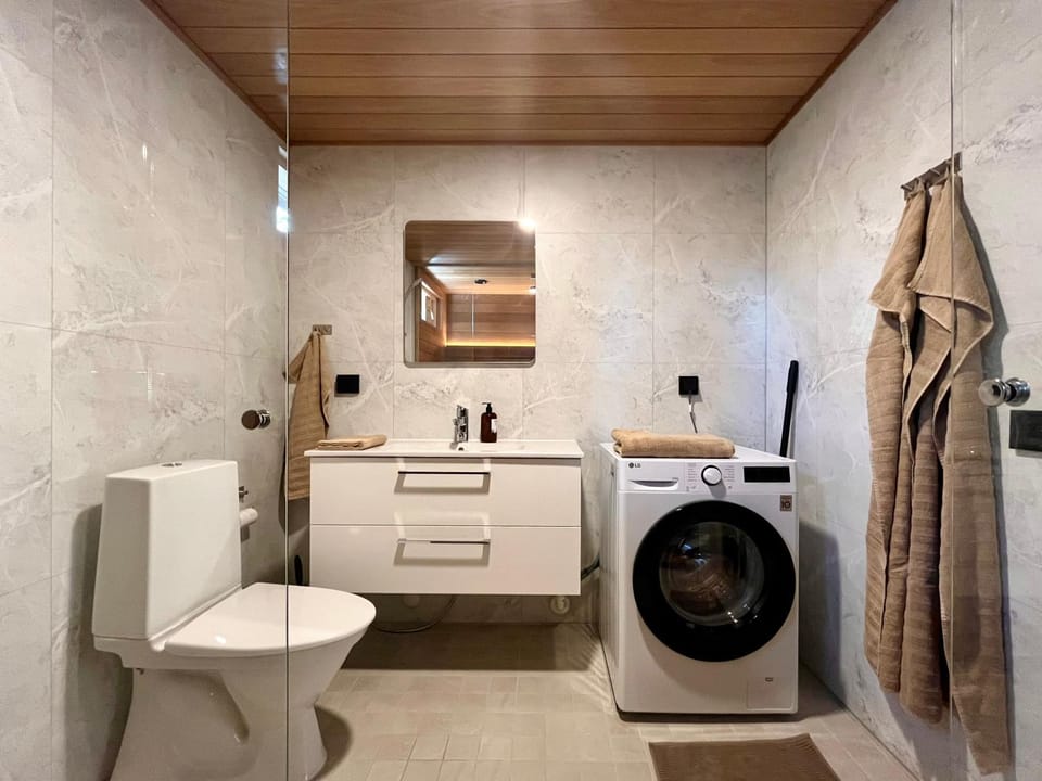 Toilet, Bathroom, towels, washing machine, dryer