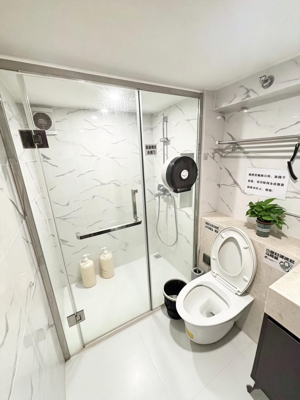 Shower, Toilet