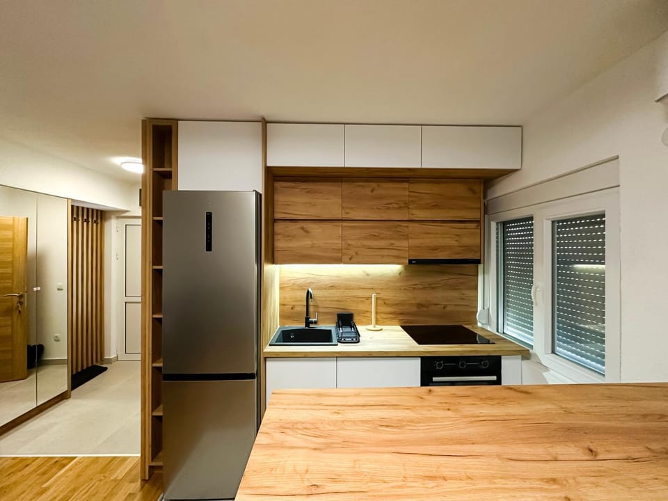 Kitchen or kitchenette, oven