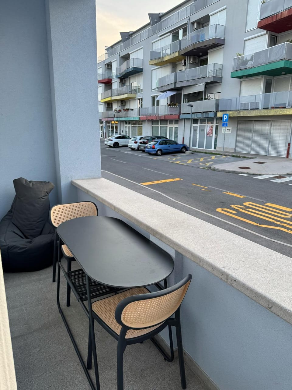 Neighbourhood, Balcony/Terrace, Seating area, Street view