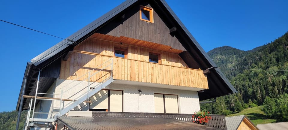 Property building, Day, Balcony/Terrace, Mountain view