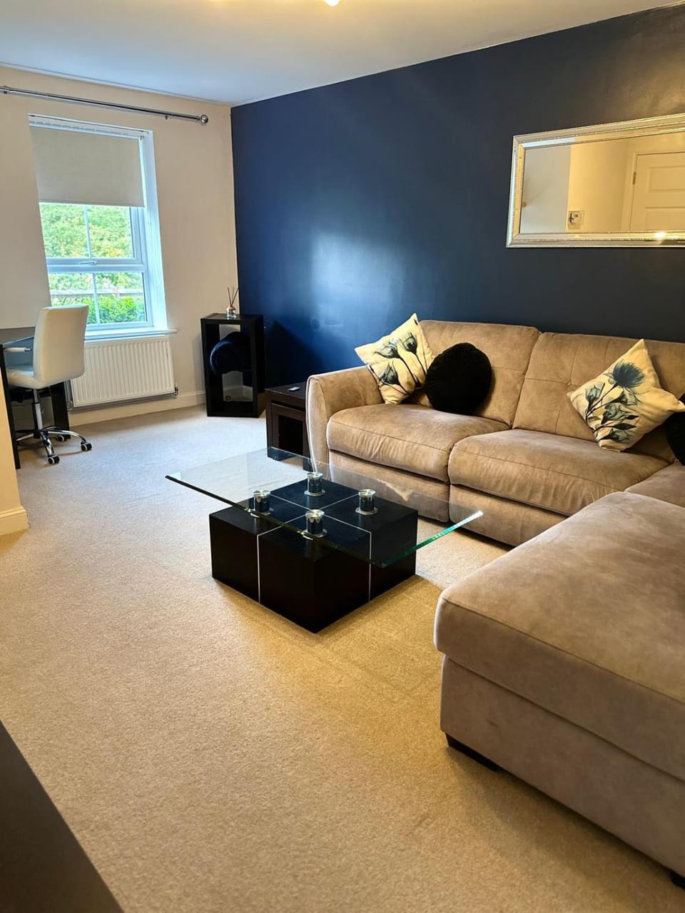 Modern 3-Bedroom Home in Wakefield Sleeps 5 Apartment in Wakefield