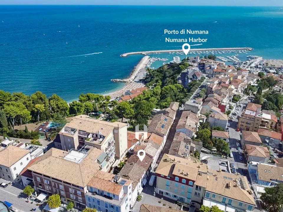 NEW In the Heart of Numana, 2 Bedrooms - AC by Host Hero Apartment in Numana
