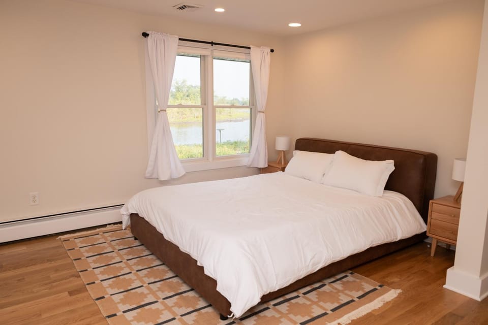 Blackwater Bend Waterfront Pool, Dock & Farm House in Cambridge