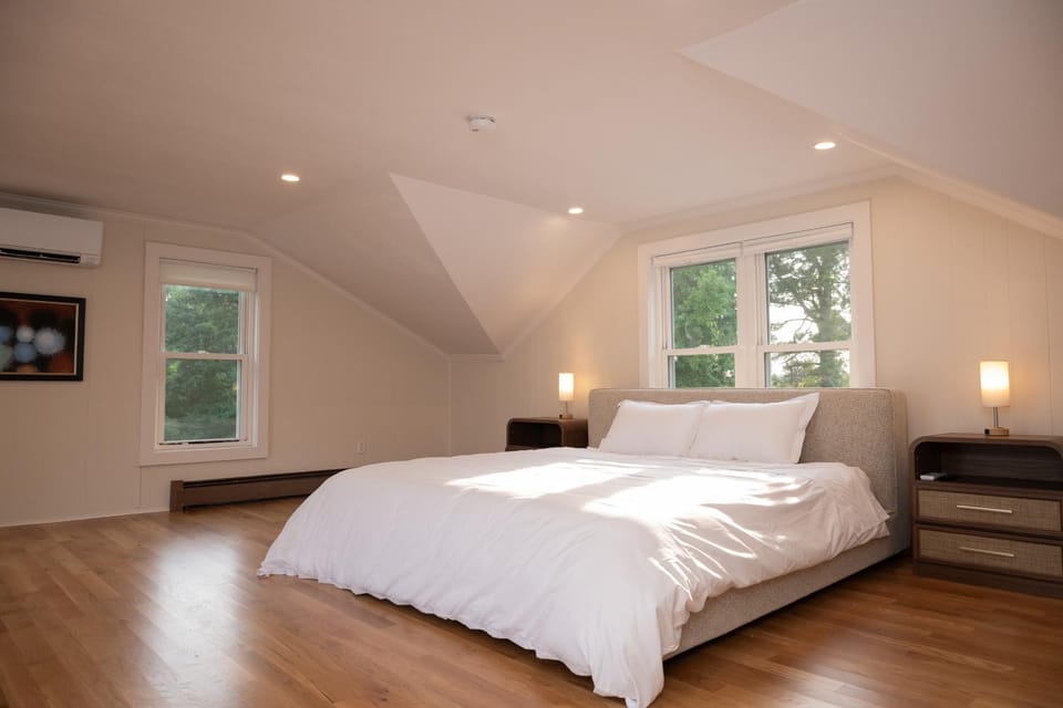 Blackwater Bend Waterfront Pool, Dock & Farm House in Cambridge