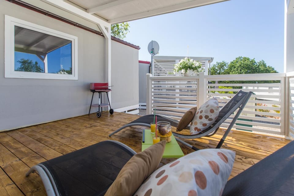 View (from property/room), Balcony/Terrace, Seating area, sunbed