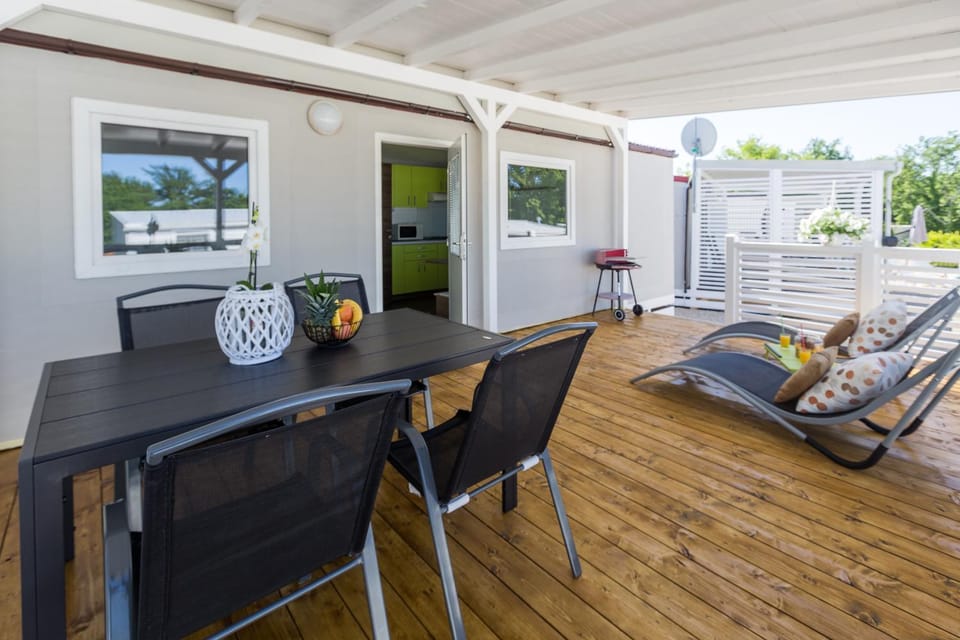 View (from property/room), Balcony/Terrace, Seating area, Dining area, sunbed