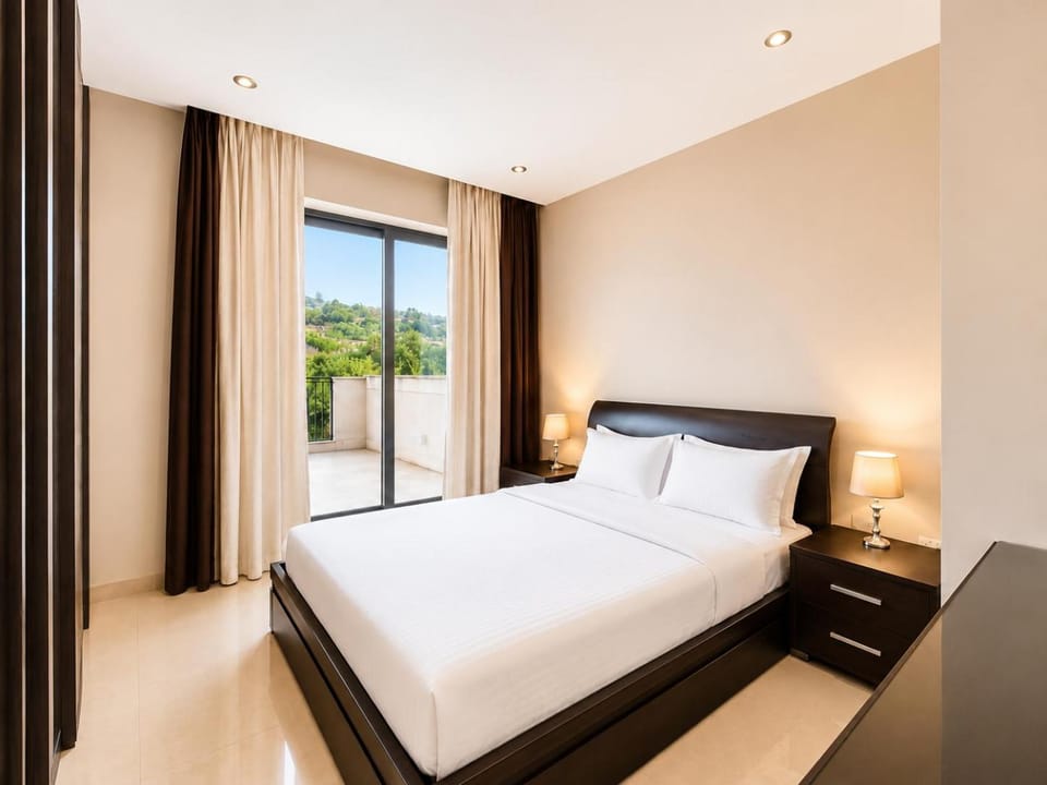S10 Seaview Penthouse Apartment in Saint Paul's Bay