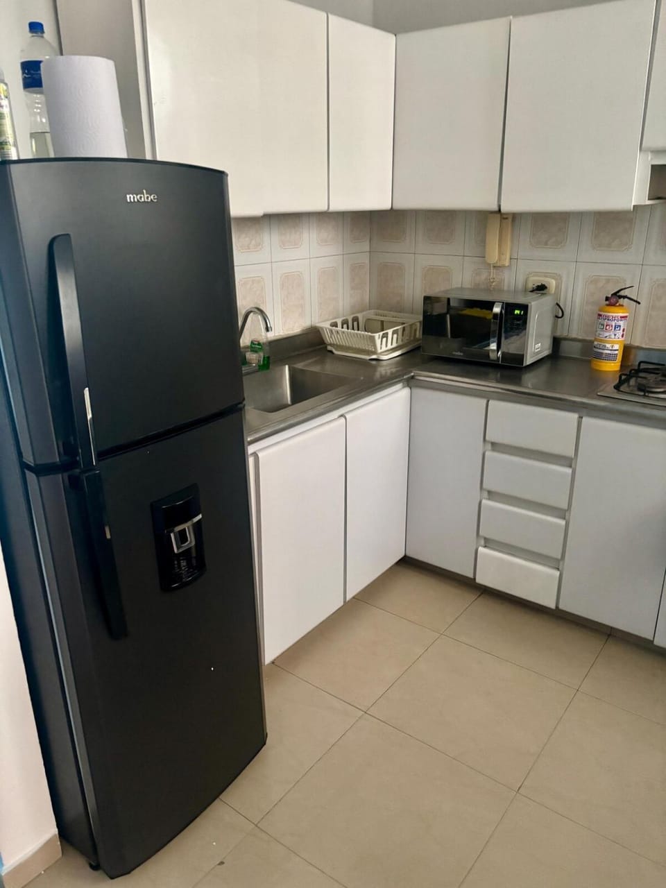 Kitchen or kitchenette, dishwasher, oven