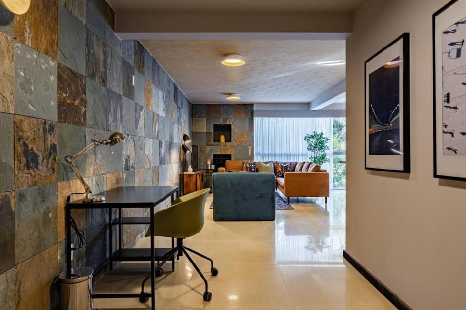 Designer Apt in Roma Norte, Parking and Workspace Apartment in Mexico City