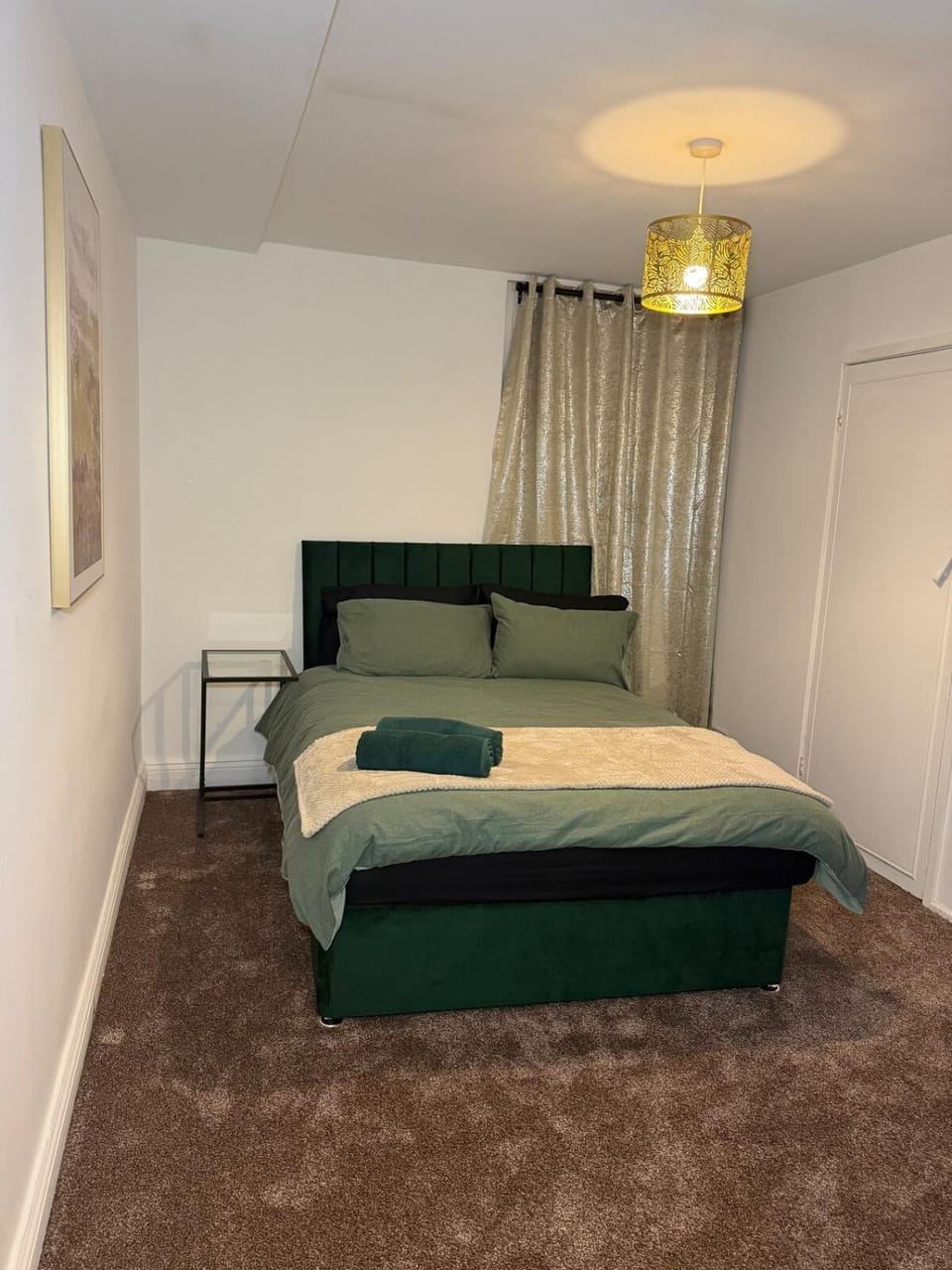 Wakefield City Home for 7 with Three Bathrooms-Near Pinderfields House in Wakefield