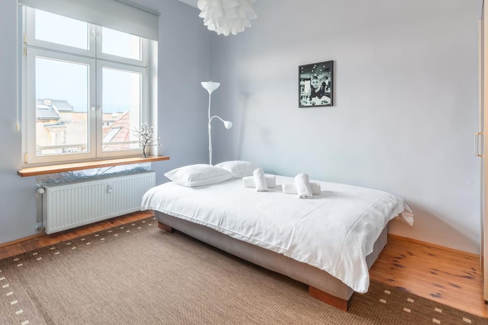 Bed, Photo of the whole room, towels