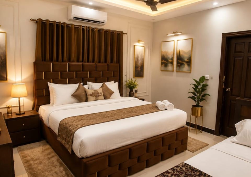 Bed, Photo of the whole room, Bedroom, air conditioner