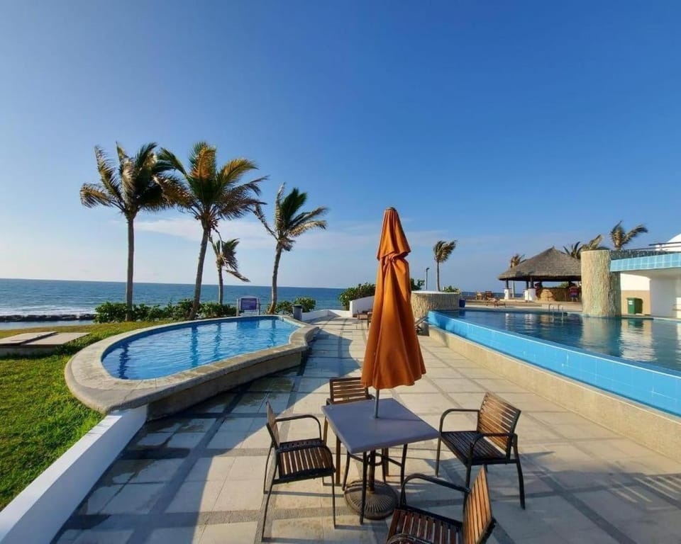Pool view, Sea view