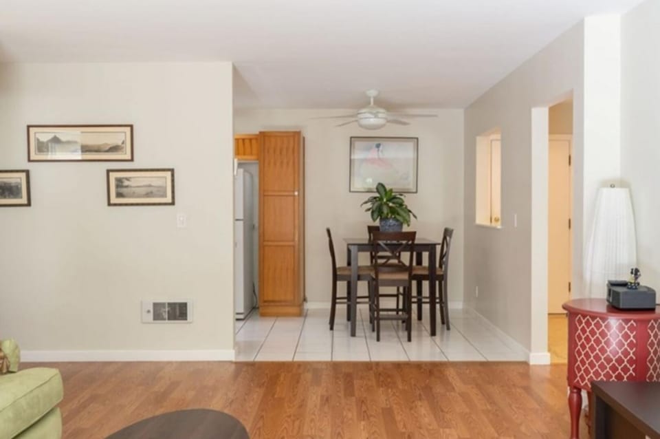 Bright Two Bedroom Retreat Near Hermosa Beach Apartment in Hermosa Beach