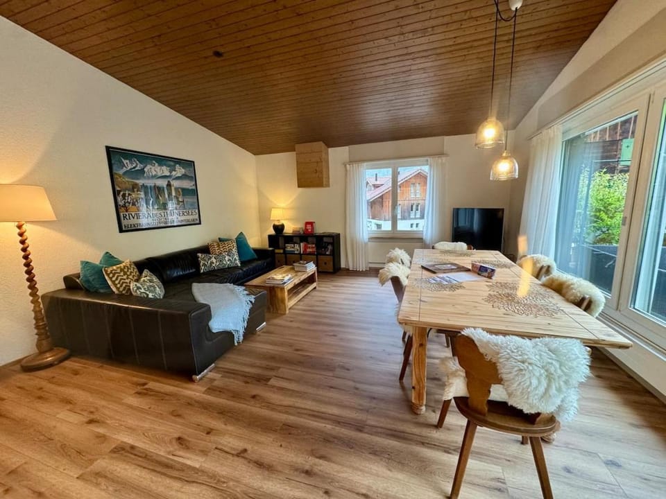 Alpine Escape with Swiss Fondue Hut and Mountain Views Apartment in Canton of Bern (Region)