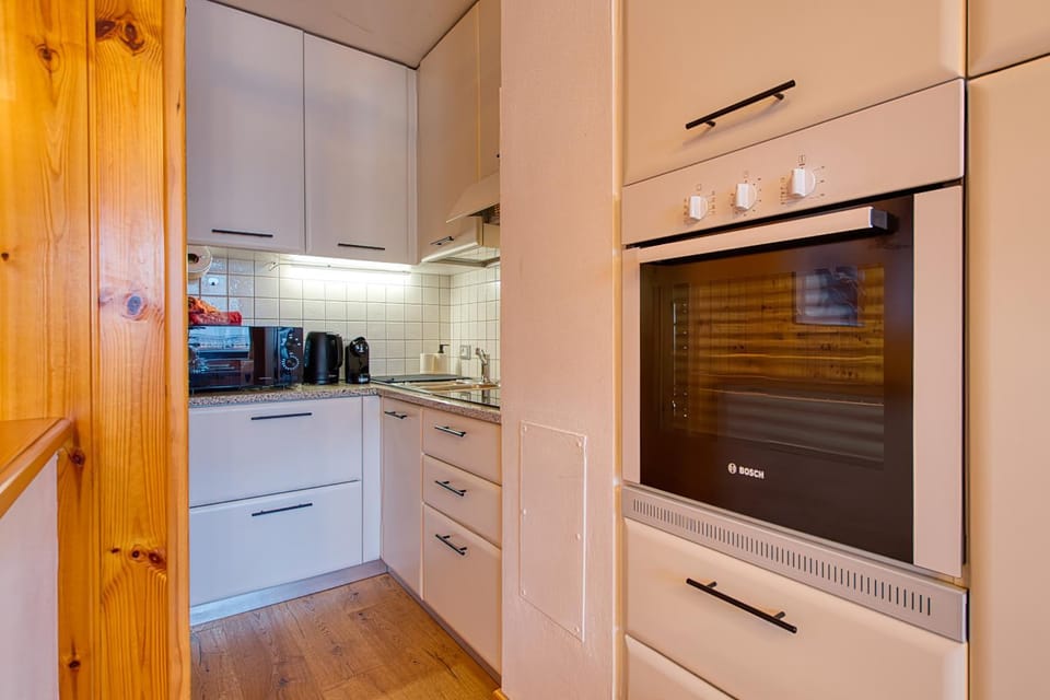 Kitchen or kitchenette, oven, stove