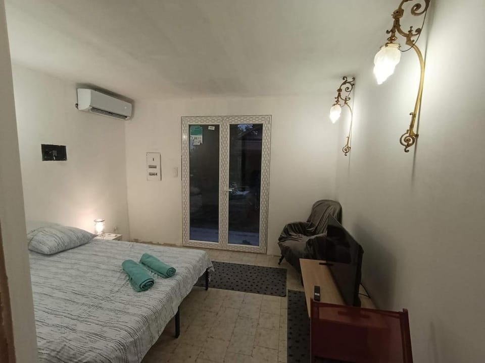 Bed, Living room, Photo of the whole room, Seating area, Bedroom, towels, air conditioner