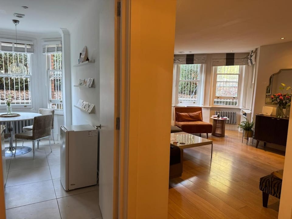 Spacious 3 Bedroom Flat in Maida Vale Apartment in City of Westminster