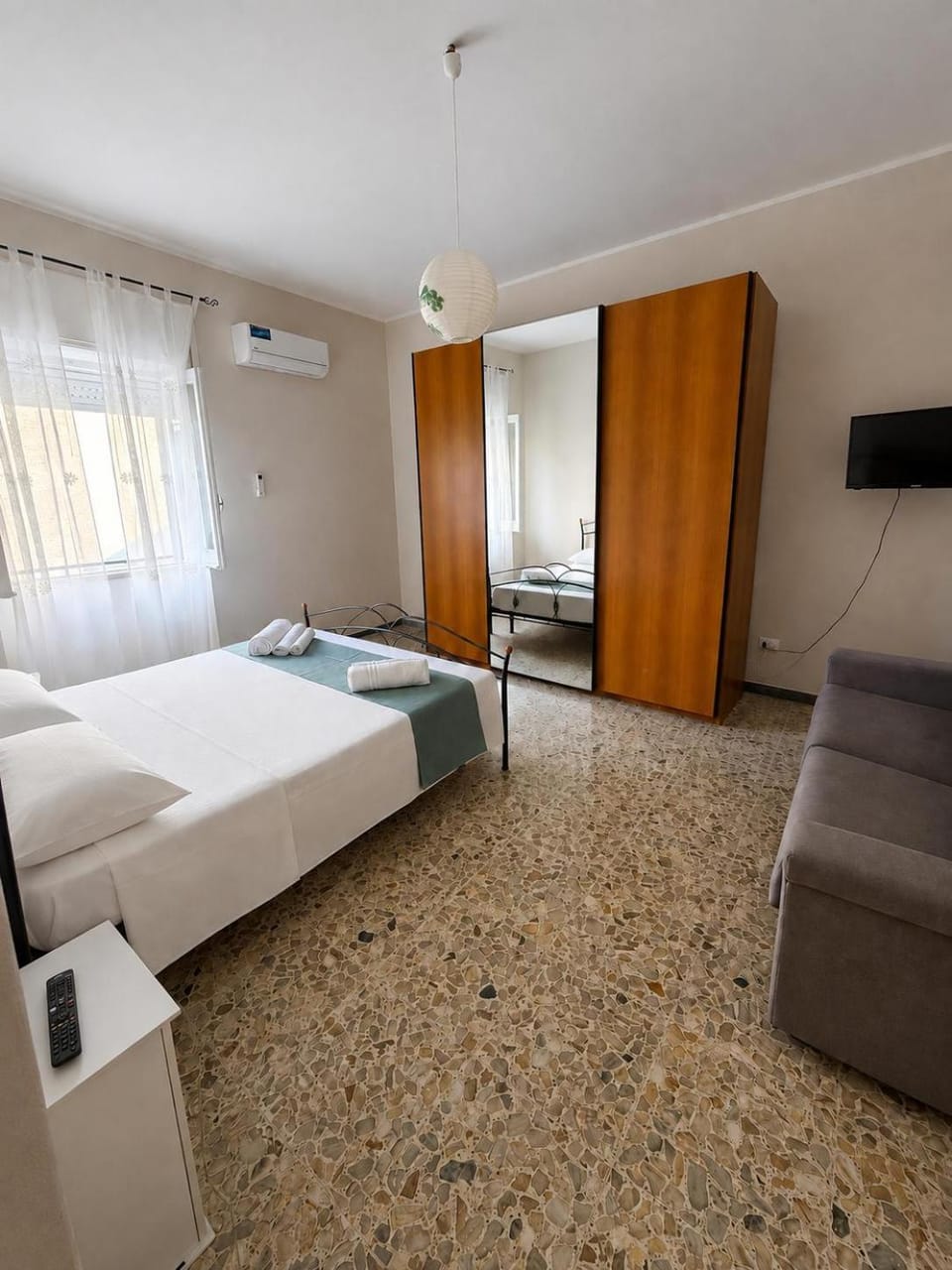 Bed, TV and multimedia, Photo of the whole room, Bedroom, wardrobe, air conditioner, air conditioner