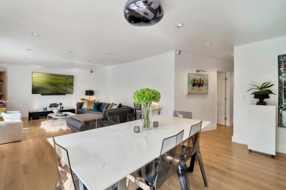 Modern Two Bedroom Retreat with Private Patio Apartment in West Hollywood