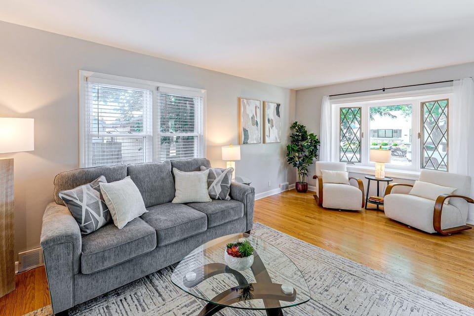 Close to Downtown Milwaukee & Mid-Term Friendly! House in Wauwatosa