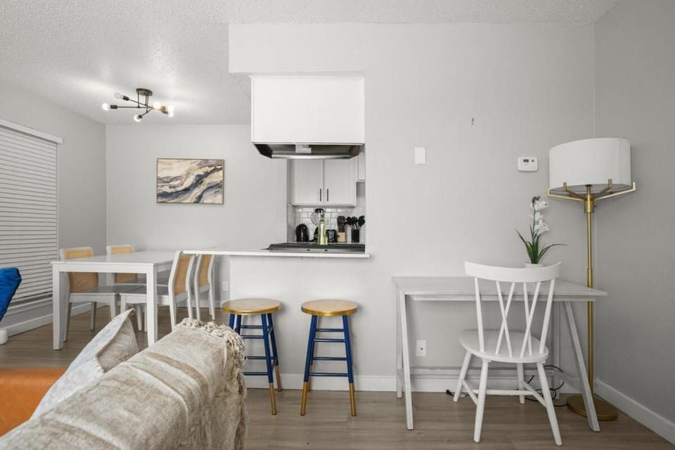 Central Austin - Parking - Sleeps 5 - Pet Friendly Apartment in Austin