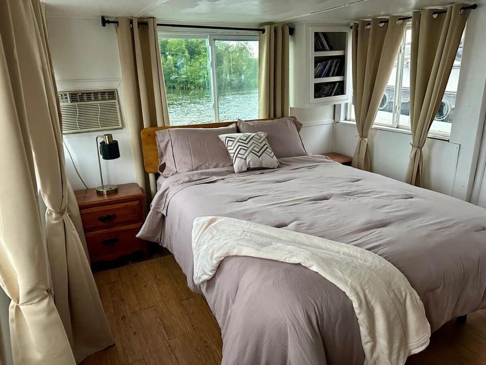 Houseboat in Key West Apartment in Stock Island