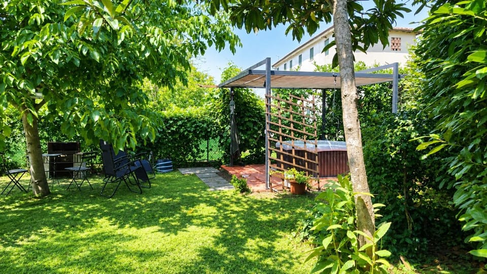 Shower, BBQ facilities, Garden, Hot Tub, sunbed