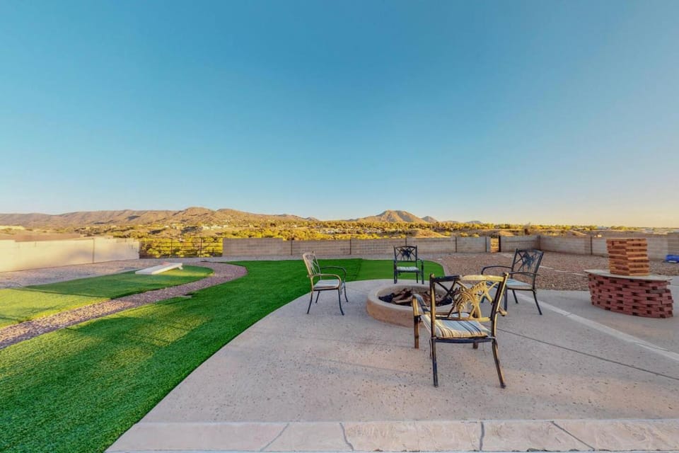 3200ft‍PoolHot TubBilliards Sleeps 18 House in Albuquerque
