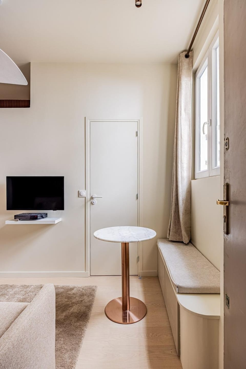 Montmartre-Bail Mobilité-Studio-2 people-Renovated Apartment in Paris
