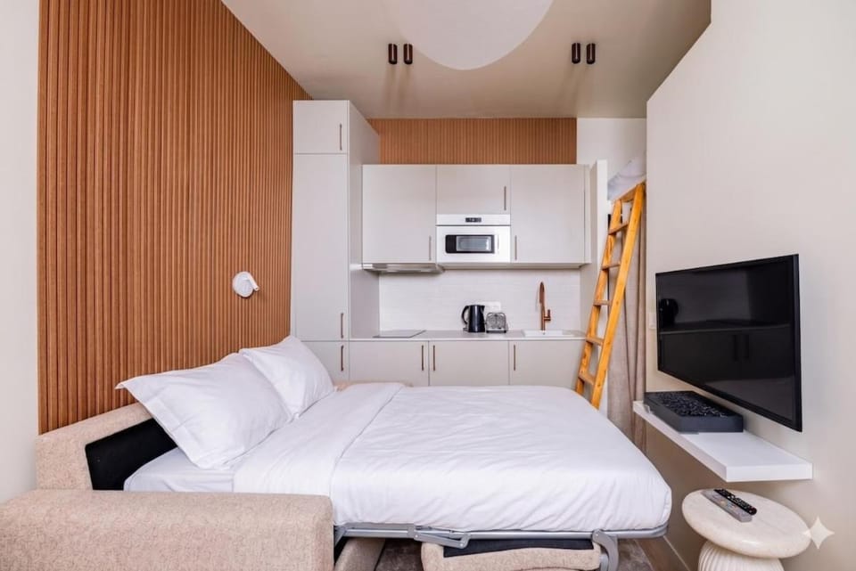 Montmartre-Bail Mobilité-Studio-2 people-Renovated Apartment in Paris