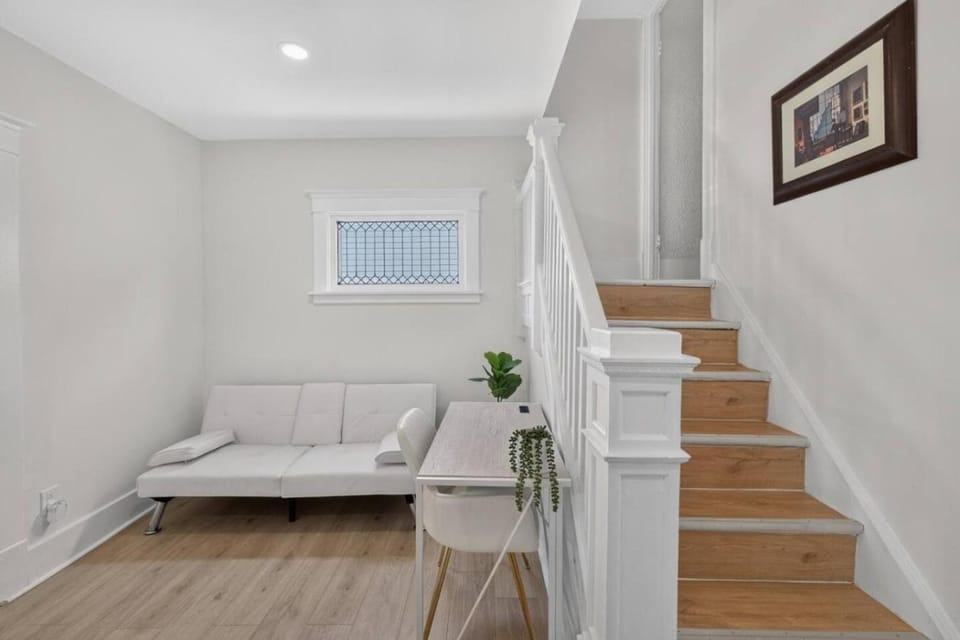 The Delavan Grand Vacation Home House in Cheektowaga