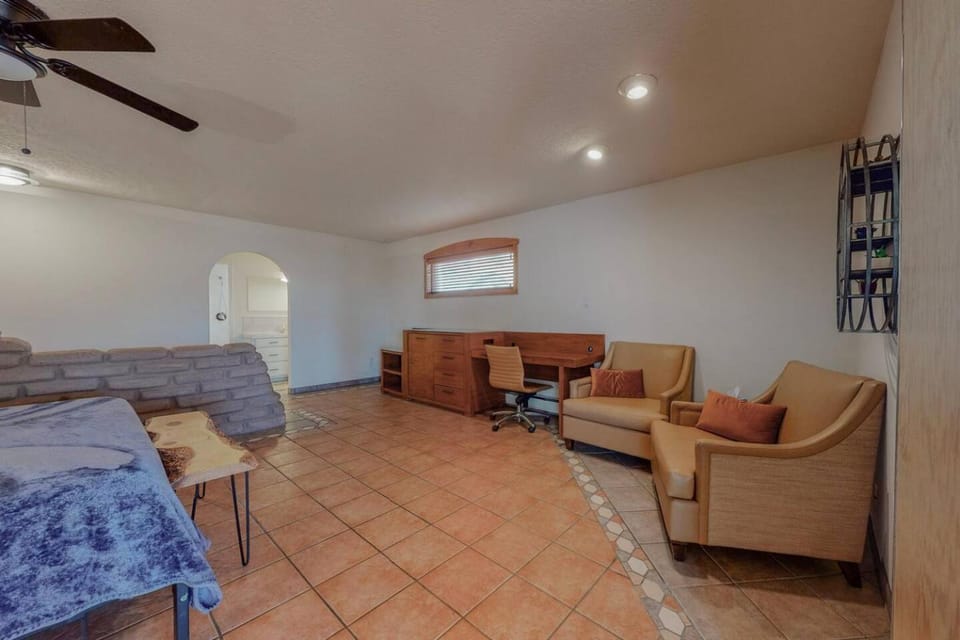 4000ft‍PoolHot TubSleeps 18 & Mtn Views House in Albuquerque