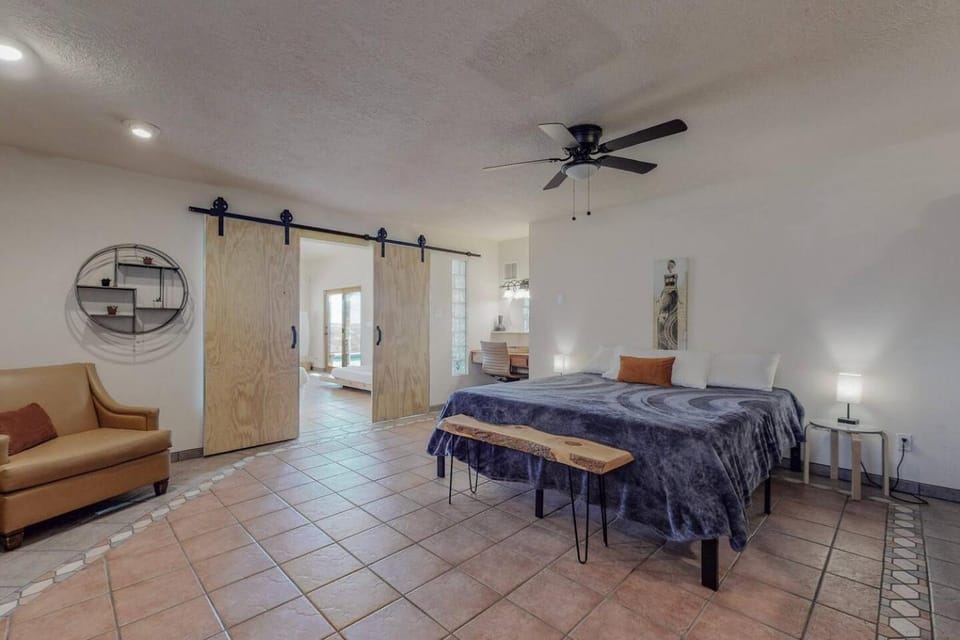 4000ft‍PoolHot TubSleeps 18 & Mtn Views House in Albuquerque
