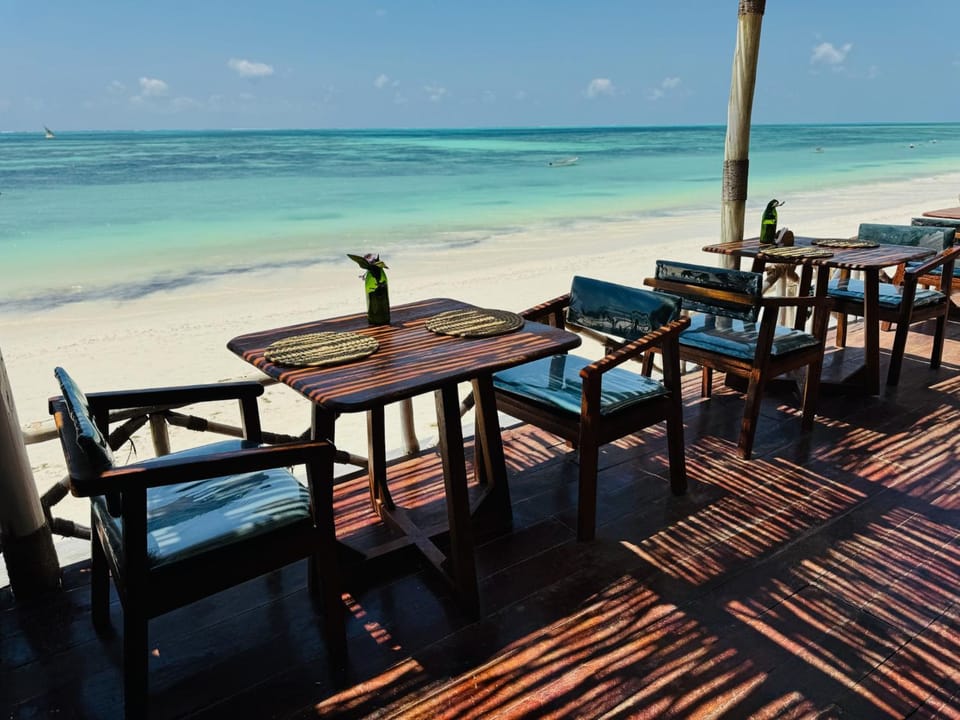 Restaurant/places to eat, Banquet/Function facilities, Dining area, Beach, Sea view