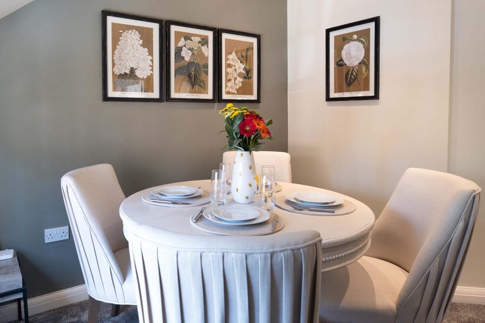Living room, Seating area, Dining area