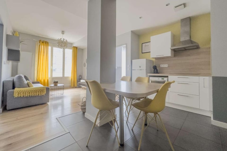 TV and multimedia, Kitchen or kitchenette, Living room, Seating area, Dining area, pet friendly, stove