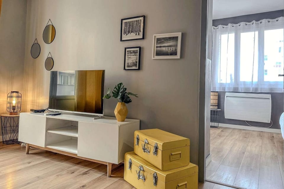 Communal lounge/ TV room, TV and multimedia, Living room, Seating area