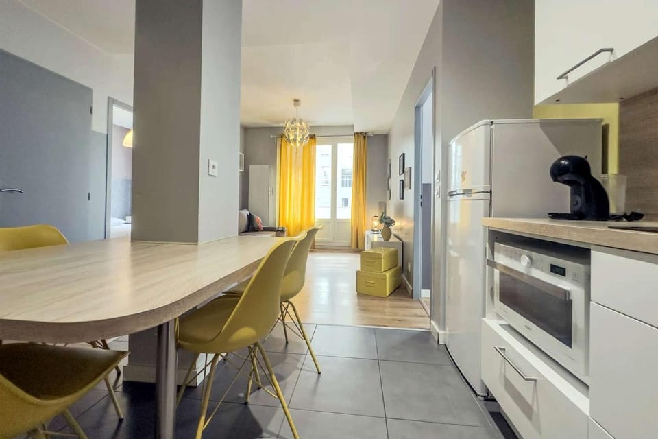 Kitchen or kitchenette, Living room, Seating area, Dining area, oven, pet friendly, stove