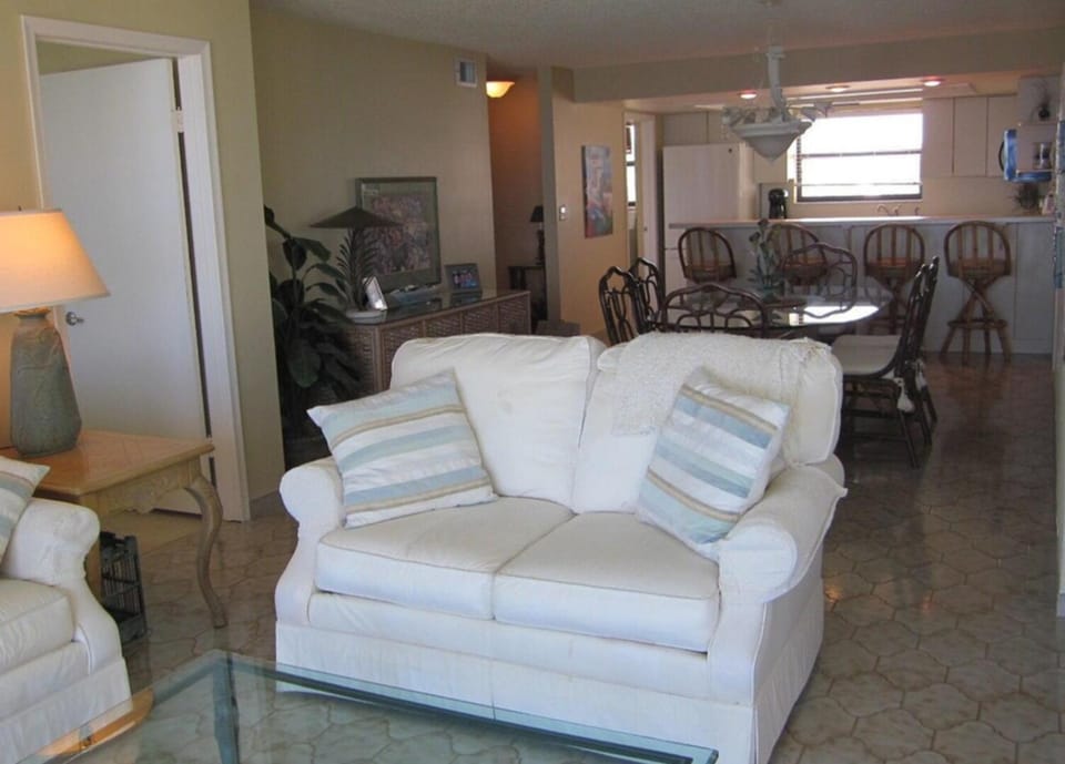 Three Bedroom Coastal Residence Near the Ocean Apartment in Gulf Stream