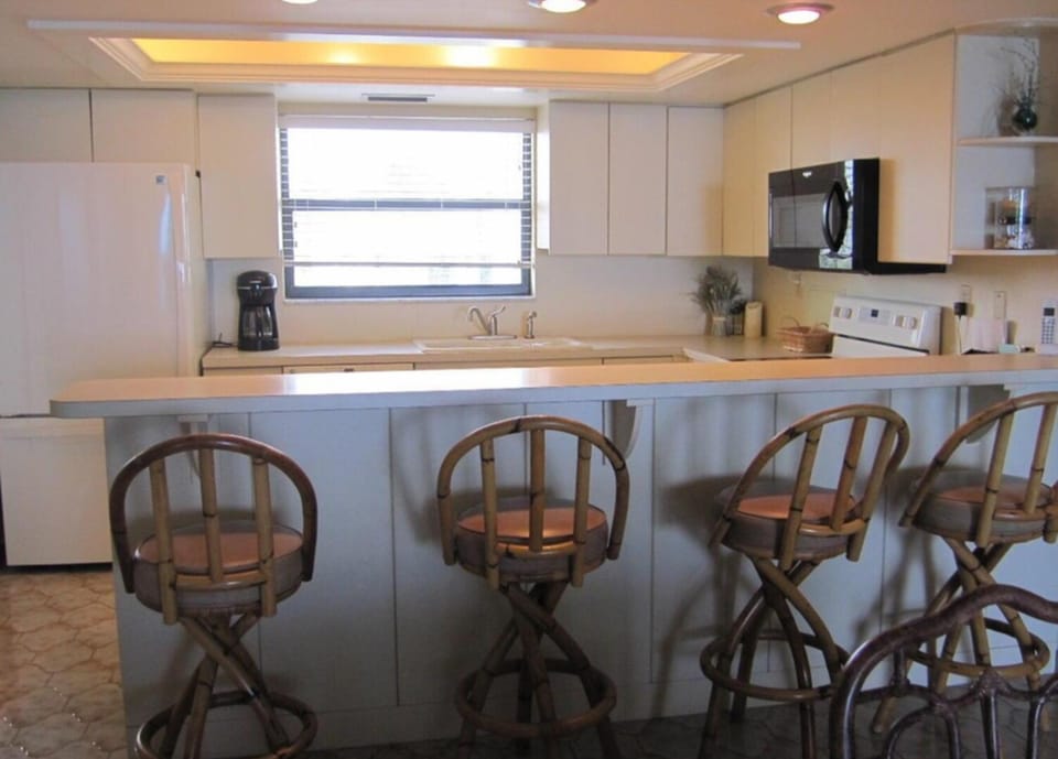 Three Bedroom Coastal Residence Near the Ocean Apartment in Gulf Stream