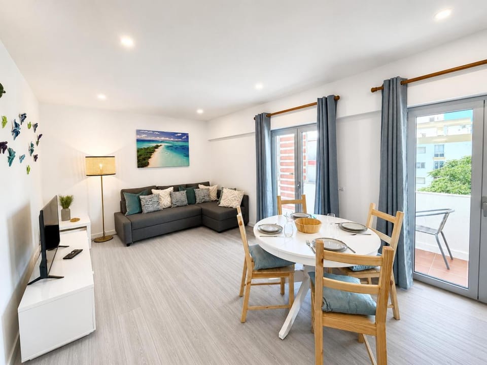 Communal lounge/ TV room, Living room, Photo of the whole room, Seating area, Dining area