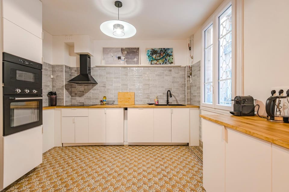 Coffee/tea facilities, stove, toaster, kitchen